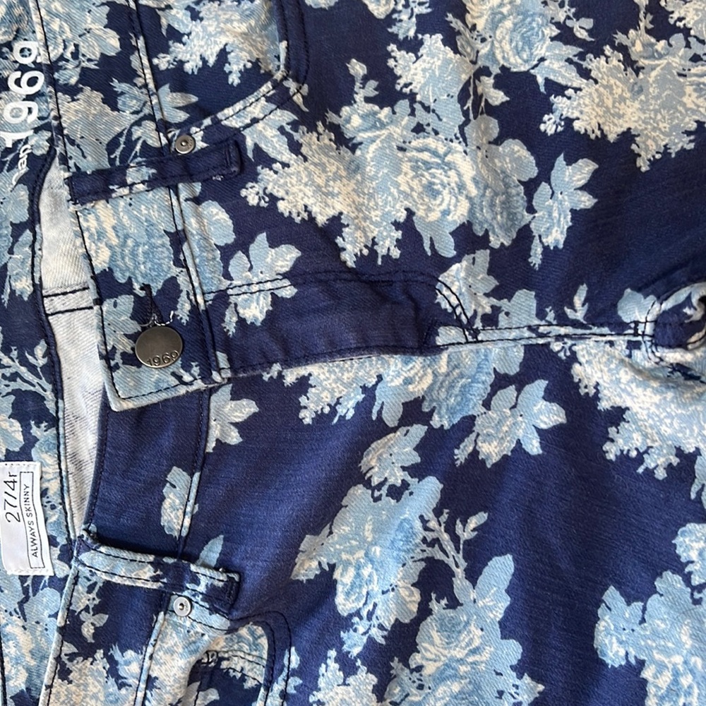 Dark blue light blue floral pattern jeans size 27/4r